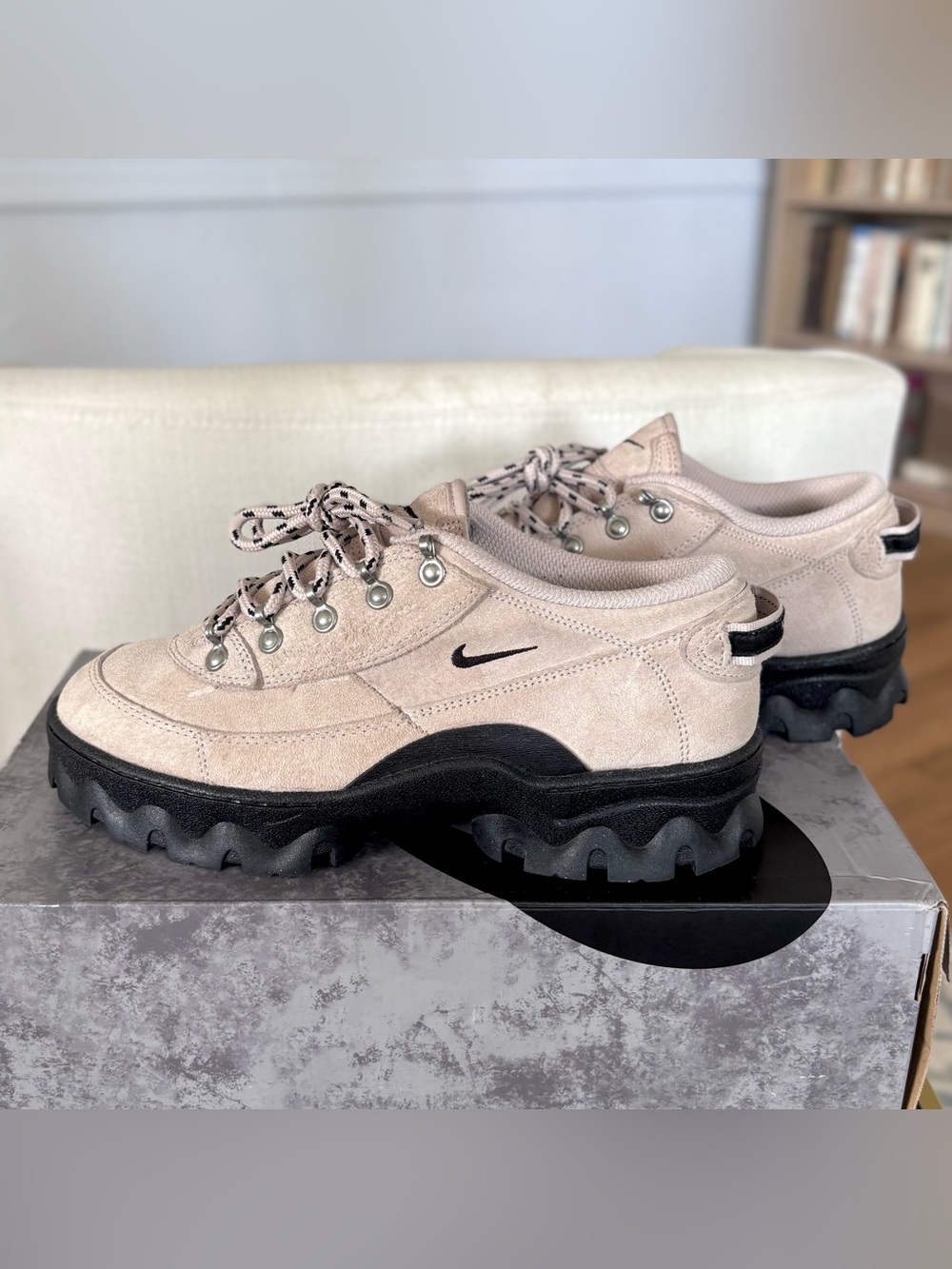 Nike Lahar Low Boots Fossil Stone Womens 8 DB9953-201 Gorpcore Trail Sneakers